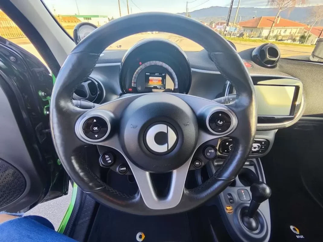 Smart ForFour 2017 - 13500 EUR, 44000 km - AUTO.MOTO.pt - 44000km - foto 30 de 46