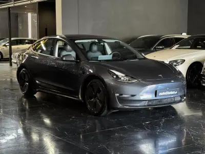 Tesla Model 3 2022 - 29990 EUR, 125900 km - AUTO.MOTO.pt - 125900km - foto 5 de 31