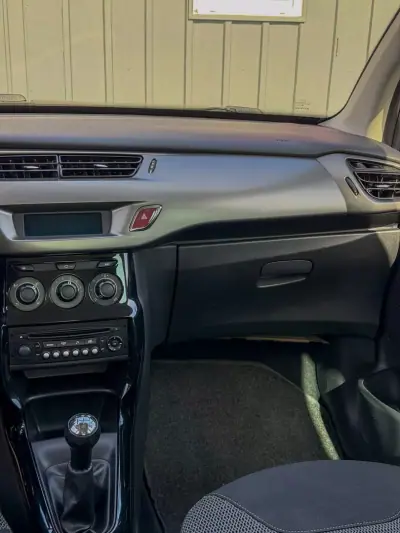 Citroën C3 2014 - 6750 EUR, 137000 km - AUTO.MOTO.pt - 137000km - foto 10 de 12