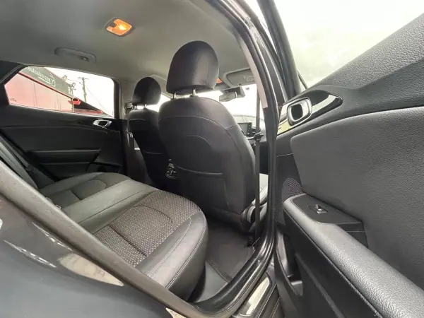 Kia XCeed 2020 - 14990 EUR, 162439 km - AUTO.MOTO.pt - 162439km - foto 18 de 19