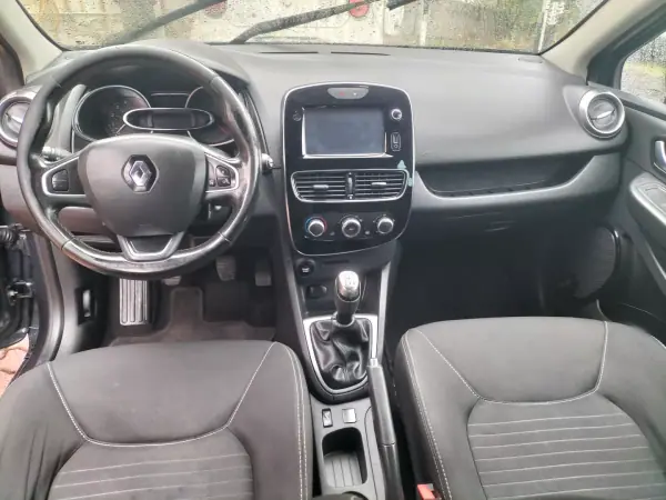 Renault Clio 2016 - 9950 EUR, 223000 km - AUTO.MOTO.pt - 223000km - foto 4 de 6