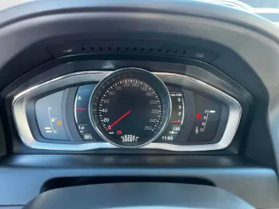 Volvo XC 60 2015 - 17900 EUR, 235971 km - 235971km - foto 9 de 23