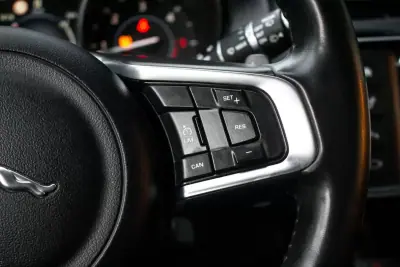 Jaguar F-Pace 2018 - 22990 EUR, 155156 km - 155156km - foto 15 de 48