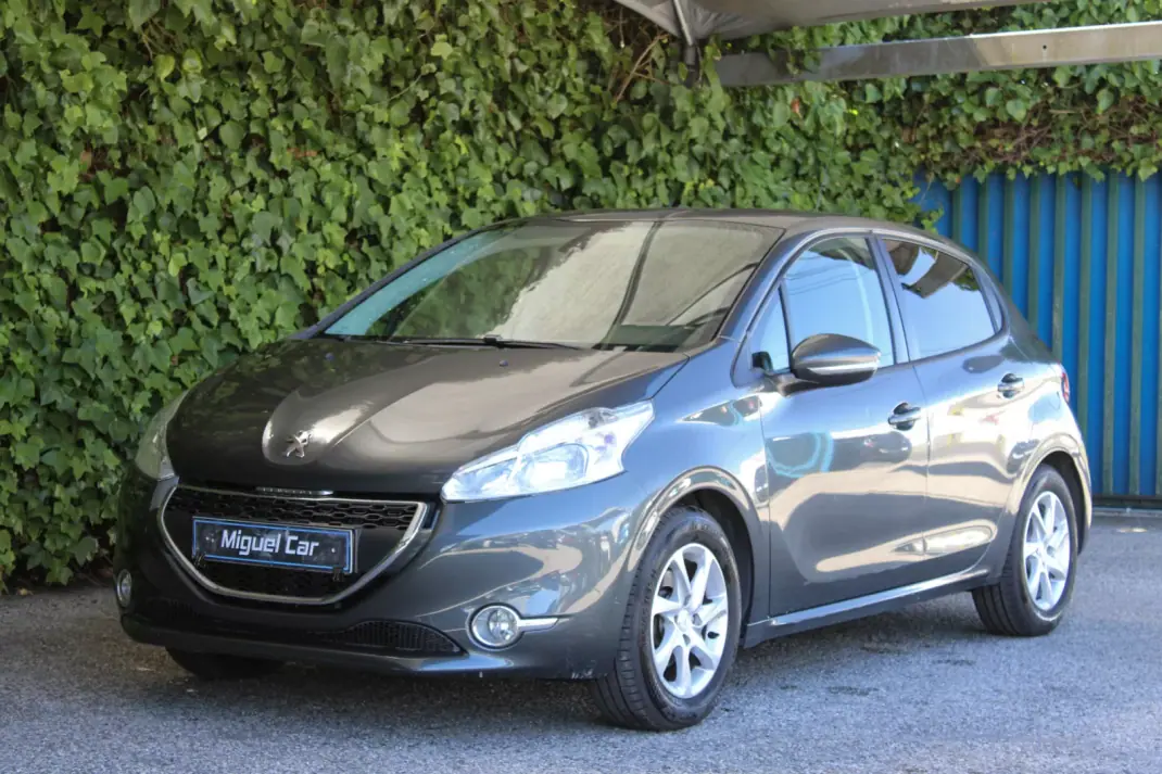 Peugeot 208 2013 - 7900 EUR, 110000 km - 110000km - foto 3 de 15