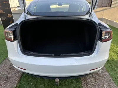 Tesla Model 3 2019 - 24900 EUR, 170000 km - 170000km - foto 22 de 49