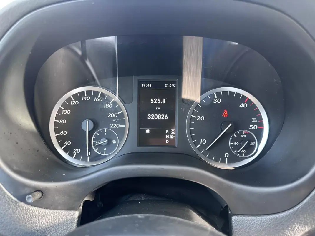 Mercedes-Benz Vito Tourer 2015 - 24900 EUR, 320000 km - AUTO.MOTO.pt - 320000km - foto 56 de 57