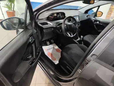 Peugeot 208 2019 - 10300 EUR, 58000 km - AUTO.MOTO.pt - 58000km - foto 9 de 25