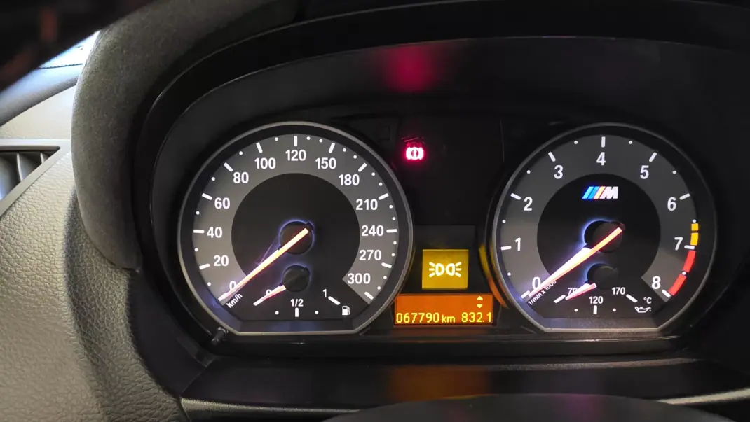 BMW 1M Coupe 2012 - 67500 EUR, 67790 km - AUTO.MOTO.pt - 67790km - foto 45 de 61