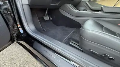 Tesla Model 3 2022 - 31900 EUR, 57000 km - AUTO.MOTO.pt - 57000km - foto 13 de 47