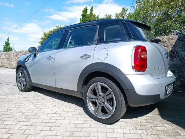 MINI Countryman 2011 - 11500 EUR, 195000 km - AUTO.MOTO.pt - 195000km - foto 6 de 14