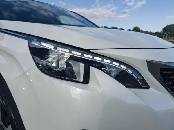 Peugeot 5008 2018 - 18990 EUR, 164000 km - AUTO.MOTO.pt - 164000km - foto 12 de 48