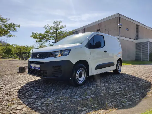 Peugeot Partner 1.5 BlueHDi Pro Standard 2021 - 13990 EUR, 113662 km - AUTO.MOTO.pt - 113662km - foto 3 de 10