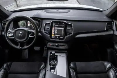 Volvo XC 90 2022 - 47000 EUR, 132399 km - AUTO.MOTO.pt - 132399km - foto 36 de 43