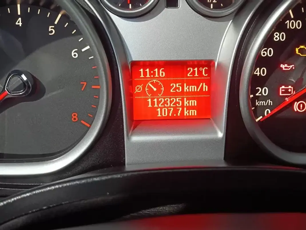 Ford Focus SW 2010 - 5990 EUR, 112000 km - AUTO.MOTO.pt - 112000km - foto 29 de 51