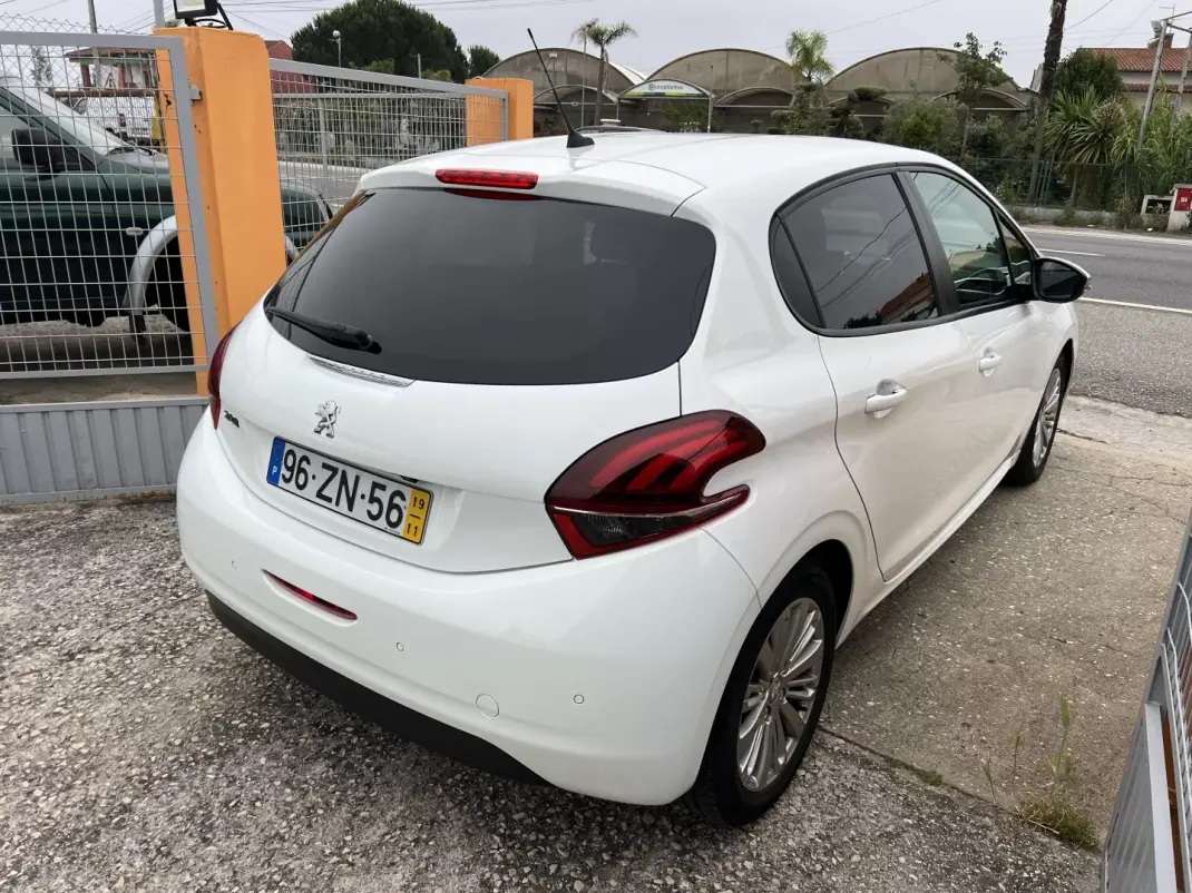Peugeot 208 2019 - 10450 EUR, 92371 km - 92371km - foto 11 de 12