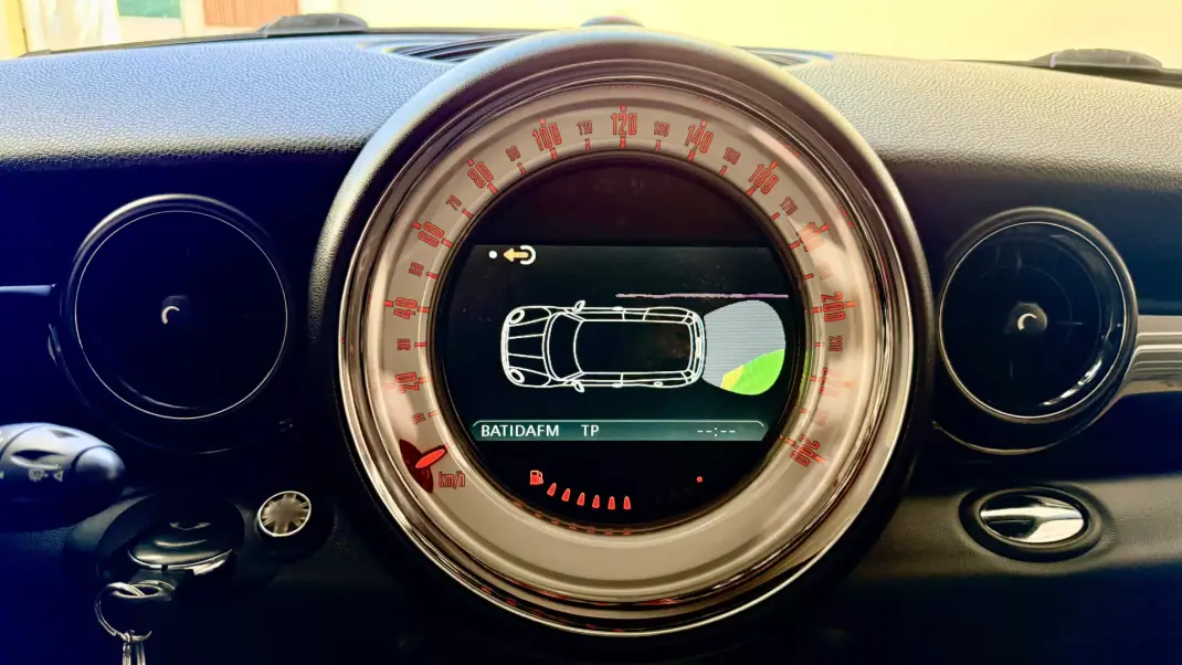 MINI Clubman 2008 - 8990 EUR, 134957 km - 134957km - foto 25 de 34