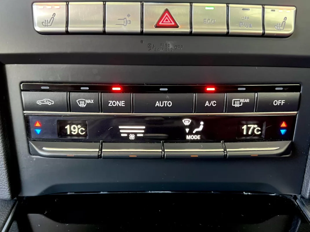 Mercedes-Benz E 220 2015 - 24999 EUR, 161900 km - AUTO.MOTO.pt - 161900km - foto 102 de 135