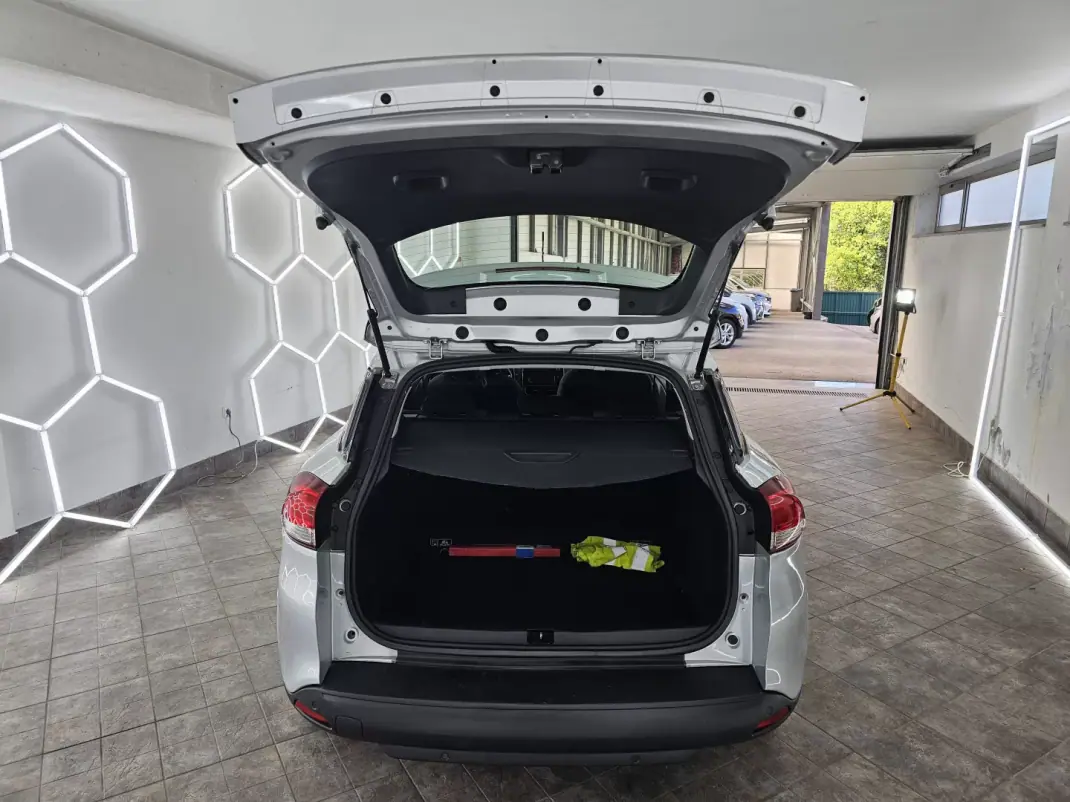 Renault Clio Sport Tourer 2019 - 8650 EUR, 259539 km - AUTO.MOTO.pt - 259539km - foto 24 de 24