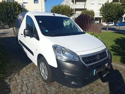 Peugeot Partner 2017 - 9990 EUR, 207464 km - foto 3 de 8