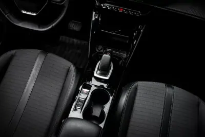 Peugeot e-2008 2021 - 20850 EUR, 60050 km - AUTO.MOTO.pt - 60050km - foto 35 de 44