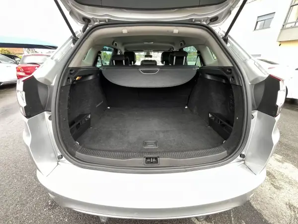 Renault Mégane Sport Tourer 2014 - 7750 EUR, 250000 km - AUTO.MOTO.pt - 250000km - foto 41 de 47