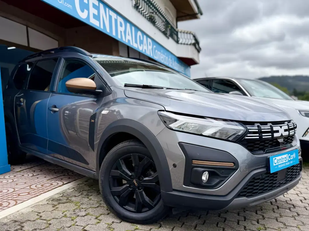Dacia Jogger 2023 - 15950 EUR, 50000 km - AUTO.MOTO.pt - 50000km - foto 1 de 25