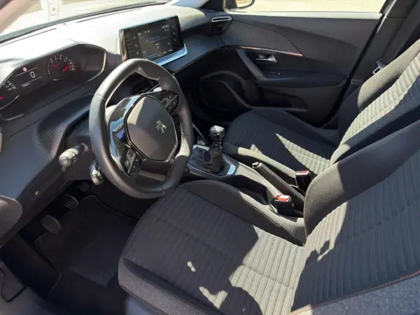 Peugeot 2008 2022 - 15900 EUR, 134679 km - AUTO.MOTO.pt - 134679km - foto 22 de 26
