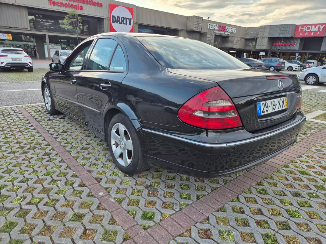Mercedes-Benz E 220 2003 - 4900 EUR, 490000 km - AUTO.MOTO.pt - 490000km - foto 4 de 16