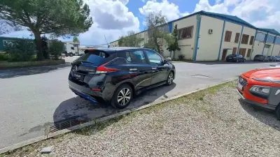 Nissan Leaf 2018 - 12890 EUR, 62000 km - AUTO.MOTO.pt - 62000km - foto 18 de 45