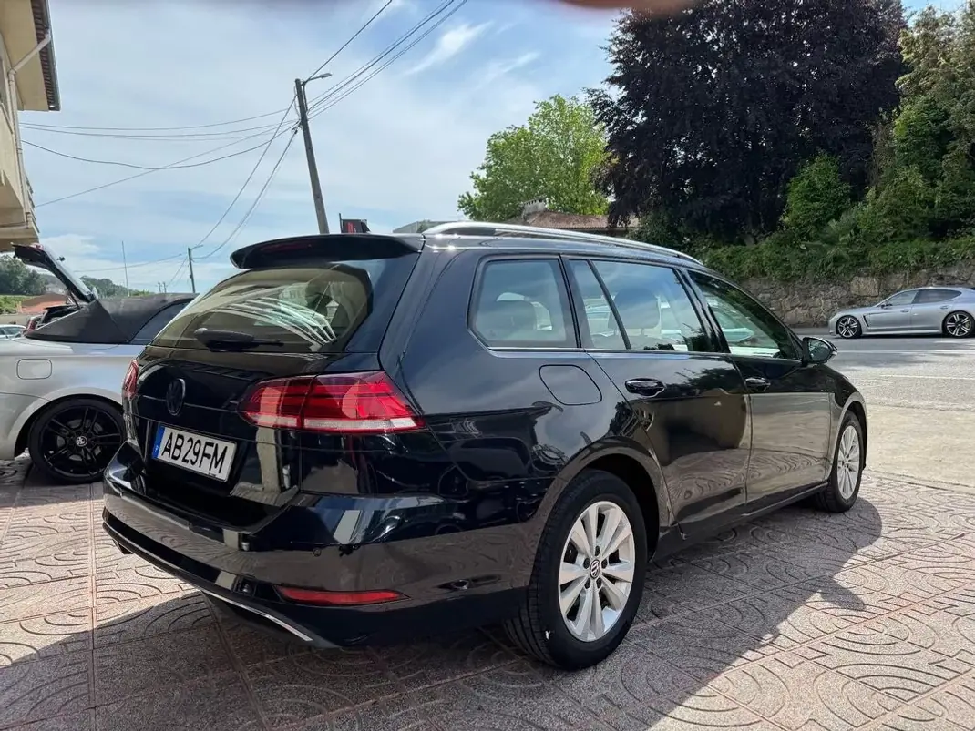 Volkswagen Golf Variant 2020 - 16900 EUR, 122346 km - AUTO.MOTO.pt - 122346km - foto 10 de 34