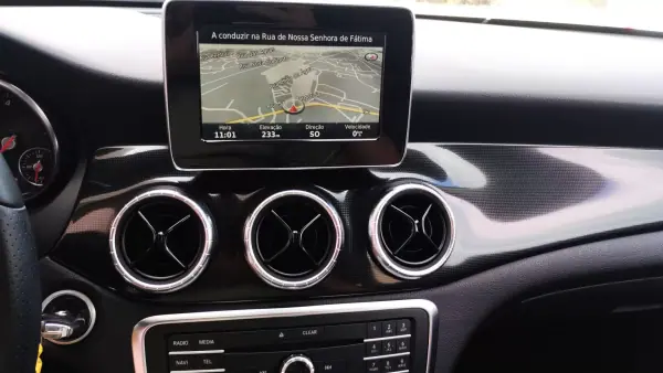 Mercedes-Benz CLA 180 2016 - 16950 EUR, 176000 km - AUTO.MOTO.pt - 176000km - foto 29 de 32