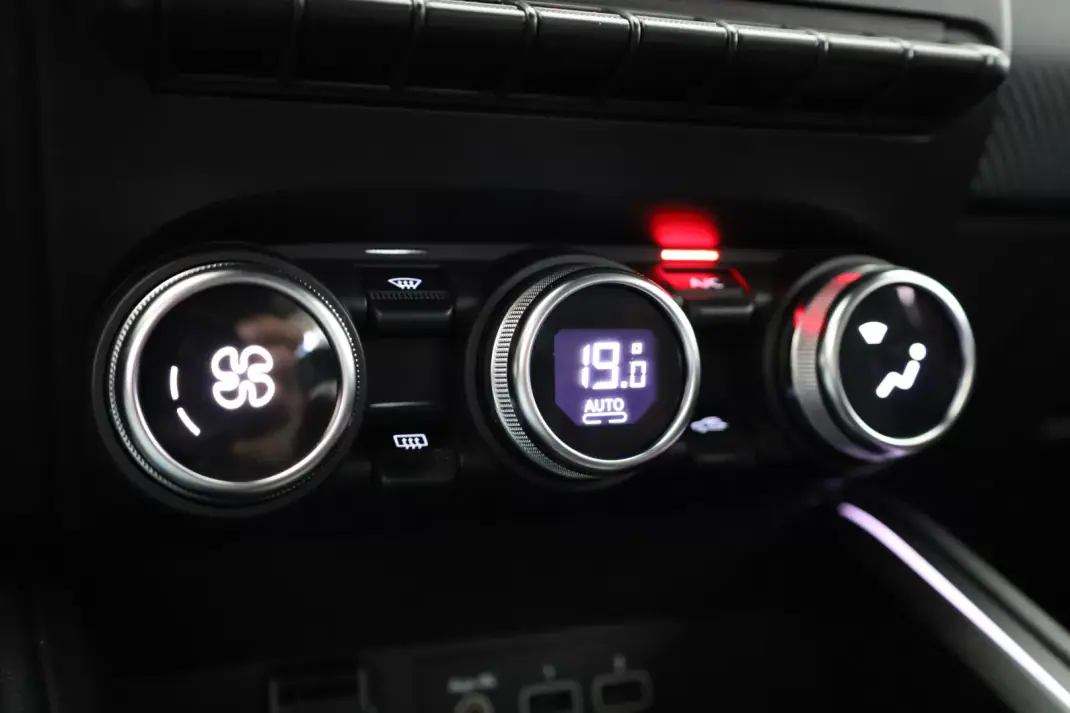 Renault Clio 2023 - 15950 EUR, 52147 km - AUTO.MOTO.pt - 52147km - foto 31 de 45