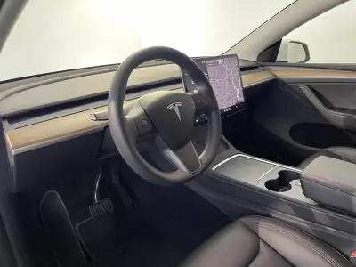 Tesla Model Y 2023 - 39500 EUR, 48000 km - 48000km - foto 13 de 43