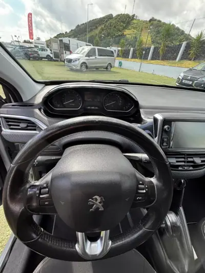 Peugeot 208 2016 - 11490 EUR, 155000 km - AUTO.MOTO.pt - 155000km - foto 9 de 12