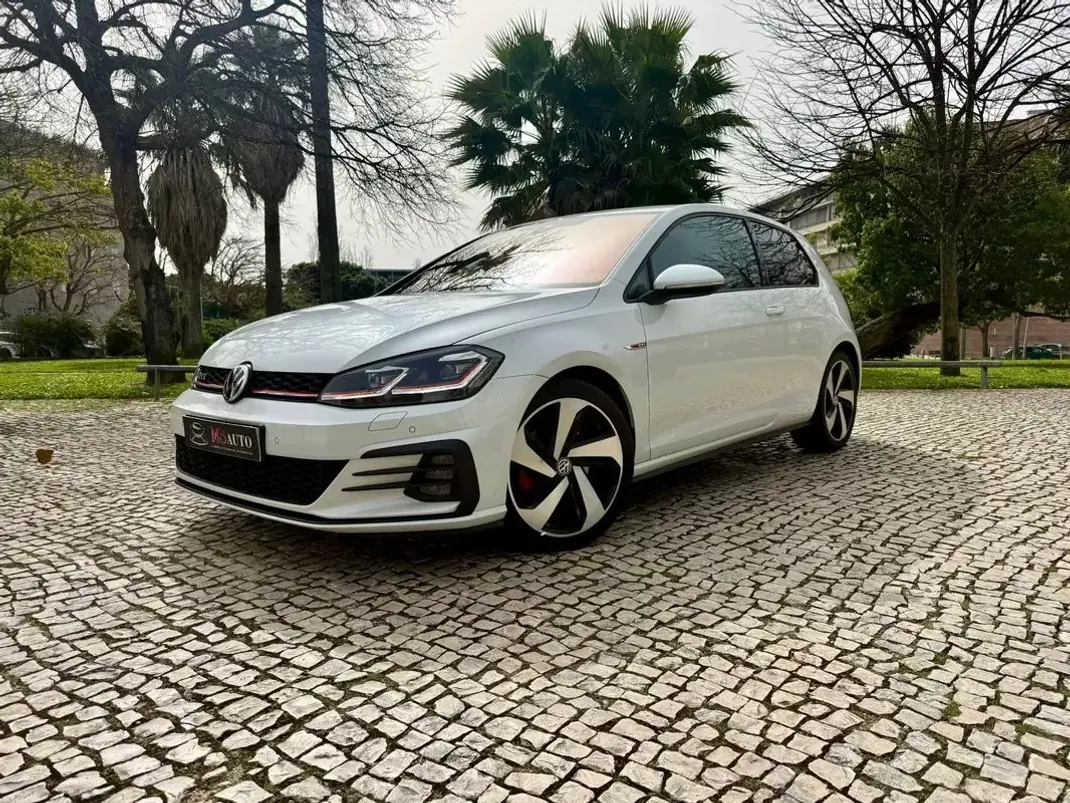 Volkswagen Golf 2017 - 23990 EUR, 87650 km - AUTO.MOTO.pt - 87650km - foto 1 de 38