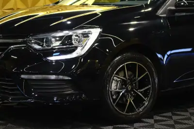 Renault Mégane Sport Tourer 2020 - 11890 EUR, 180000 km - AUTO.MOTO.pt - 180000km - foto 2 de 28