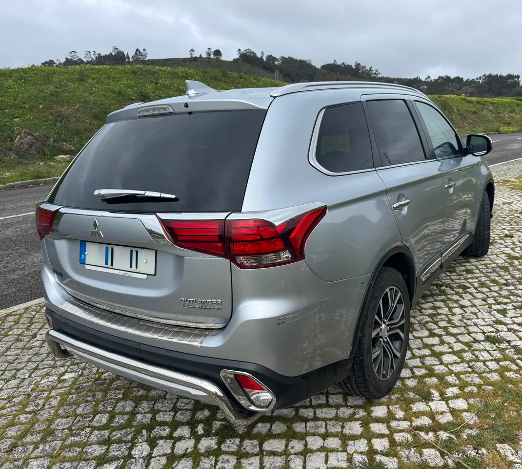 Mitsubishi Outlander 2017 - 15750 EUR, 185000 km - AUTO.MOTO.pt - 185000km - foto 4 de 15