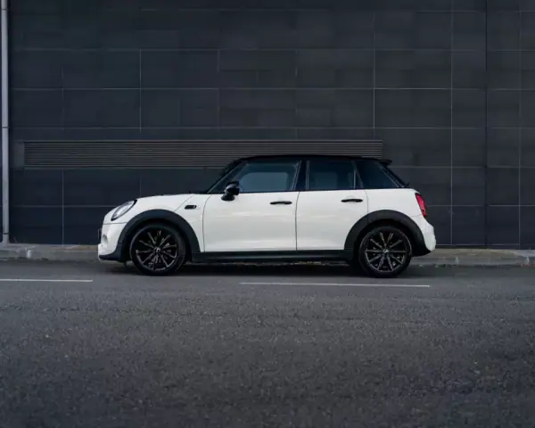MINI Cooper 2015 - 19990 EUR, 135300 km - AUTO.MOTO.pt - 135300km - foto 6 de 54