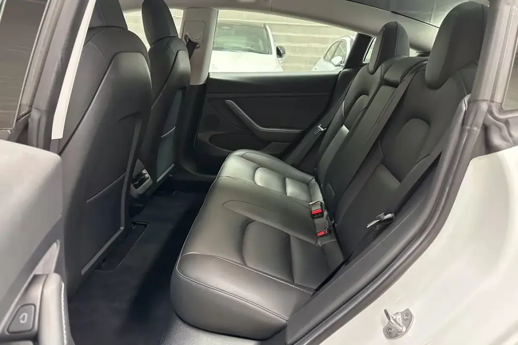 Tesla Model 3 2021 - 25950 EUR, 38290 km - AUTO.MOTO.pt - 38290km - foto 47 de 49