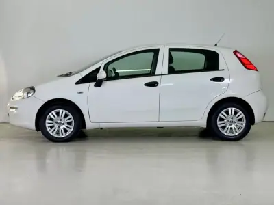 Fiat Punto 2017 - 7950 EUR, 77357 km - AUTO.MOTO.pt - 77357km - foto 12 de 31