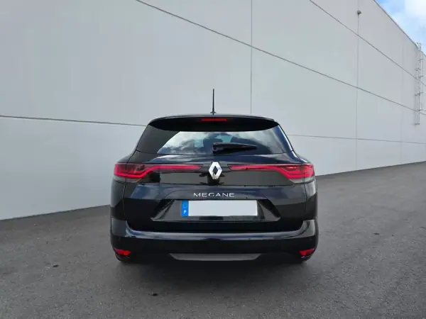 Renault Mégane 2021 - 15400 EUR, 63000 km - AUTO.MOTO.pt - 63000km - foto 9 de 30