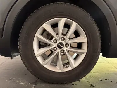 Kia Sorento 2015 - 16000 EUR, 175000 km - AUTO.MOTO.pt - 175000km - foto 8 de 22