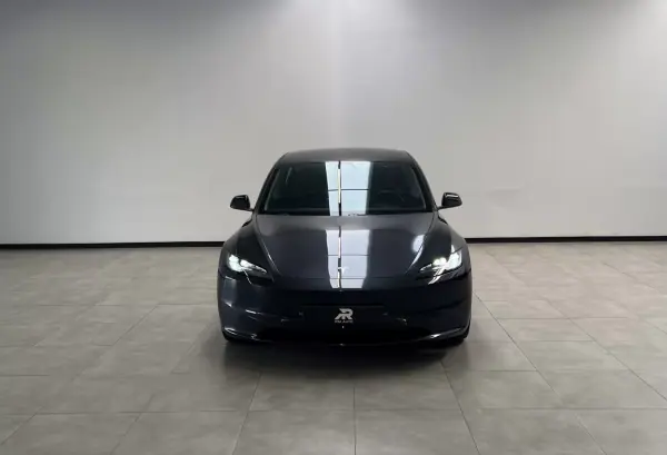 Tesla Model 3 2023 - 36900 EUR, 116000 km - AUTO.MOTO.pt - 116000km - foto 2 de 20