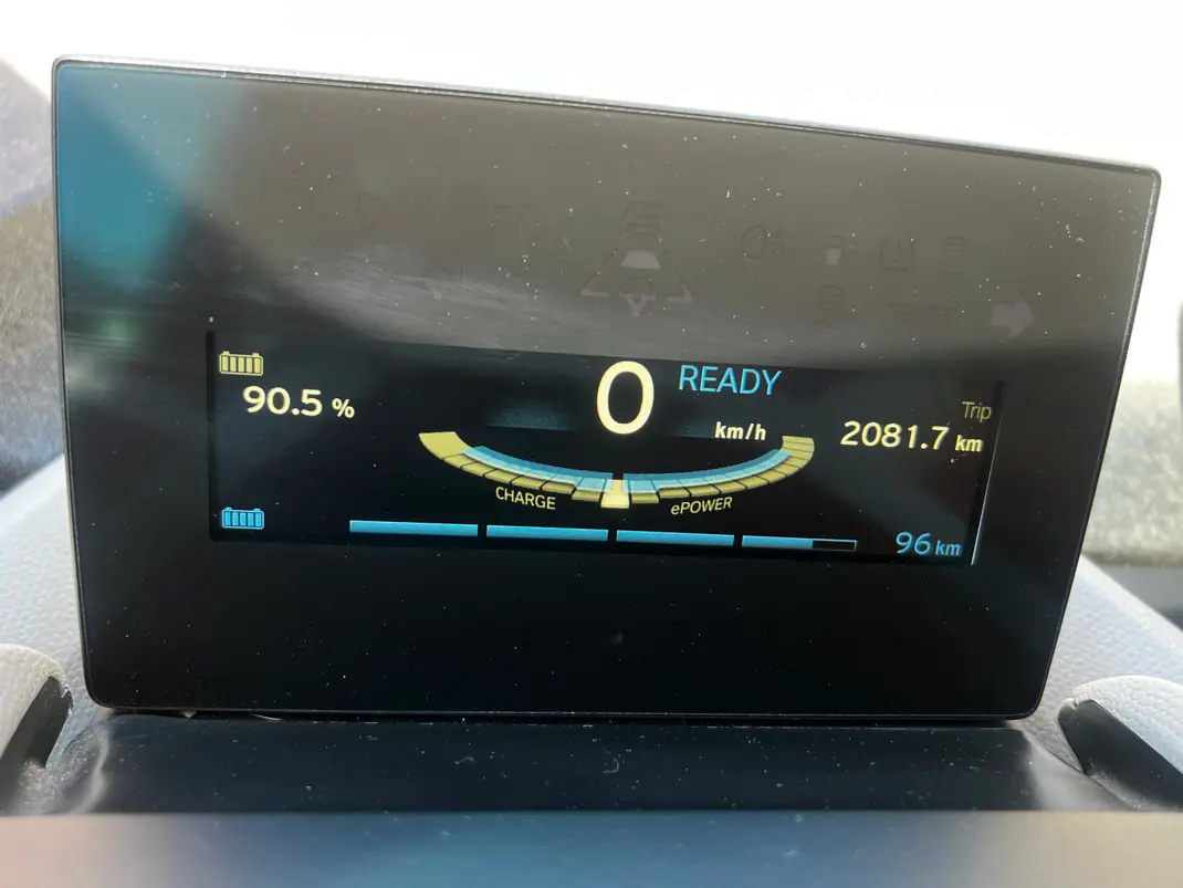 BMW i3 2016 - 9900 EUR, 166500 km - AUTO.MOTO.pt - 166500km - foto 6 de 15