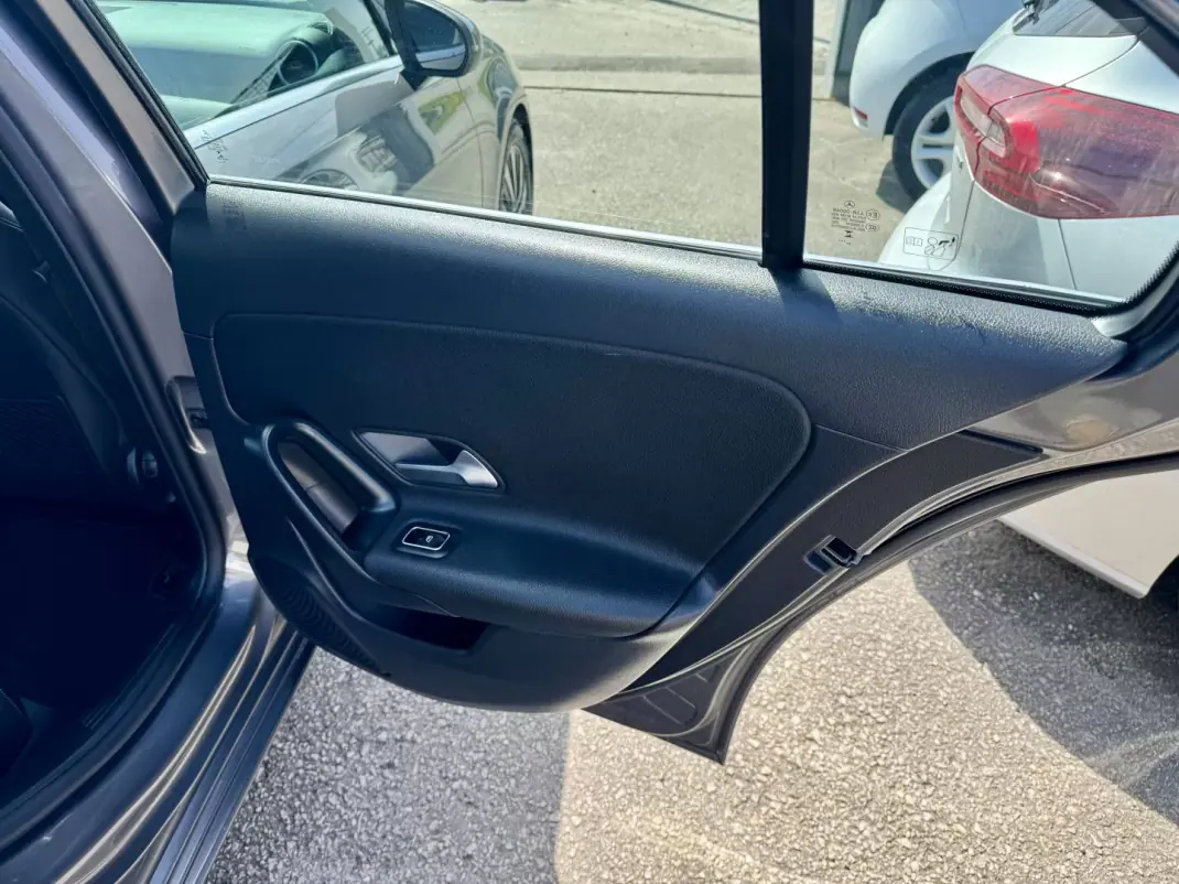 Mercedes-Benz A 180 2020 - 22950 EUR, 116348 km - AUTO.MOTO.pt - 116348km - foto 25 de 32