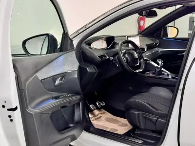 Peugeot 3008 2017 - 16950 EUR, 129000 km - AUTO.MOTO.pt - 129000km - foto 23 de 60