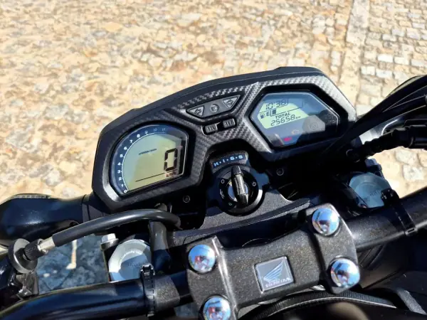 Honda CB 1000R 2017 - 5990 EUR, 25000 km - AUTO.MOTO.pt - 25000km - foto 16 de 24