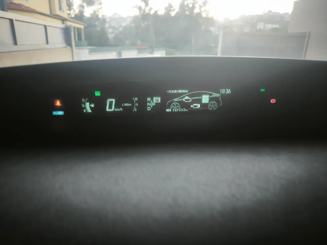 Toyota Prius 2009 - 10700 EUR, 156000 km - AUTO.MOTO.pt - 156000km - foto 5 de 11