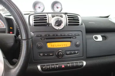 Smart Fortwo Cabrio 2009 - 6500 EUR, 122572 km - AUTO.MOTO.pt - 122572km - foto 7 de 15