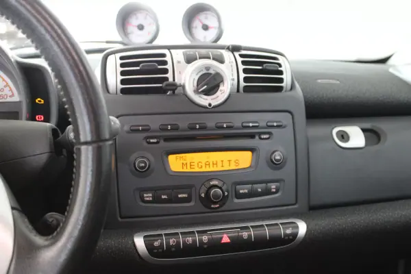Smart Fortwo Cabrio 2009 - 6500 EUR, 122572 km - AUTO.MOTO.pt - 122572km - foto 7 de 15